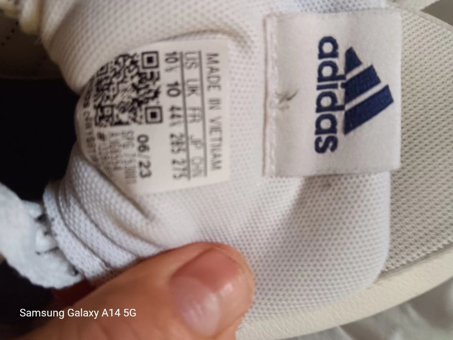 ténis  de marca adidas