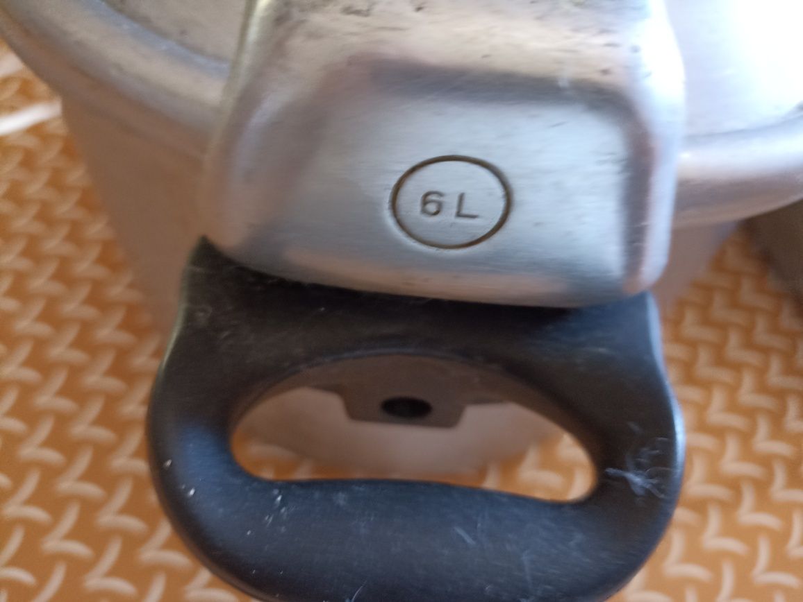 1 Panela de pressão , em boas condições