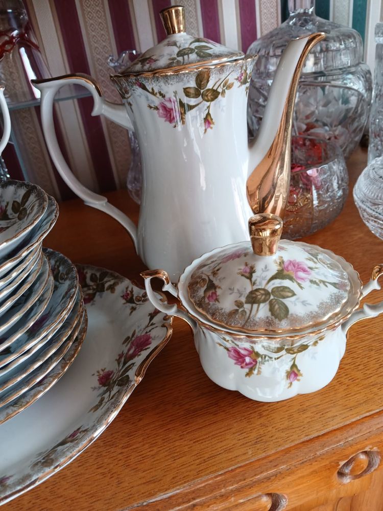 Serwis kawowy porcelana  firmy Chodzież