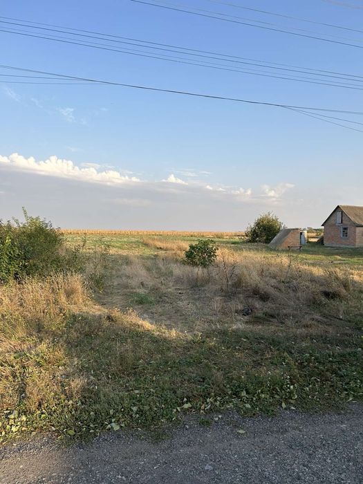 Продам земельну ділянку під будівництво і ОСГ в місті Узин
