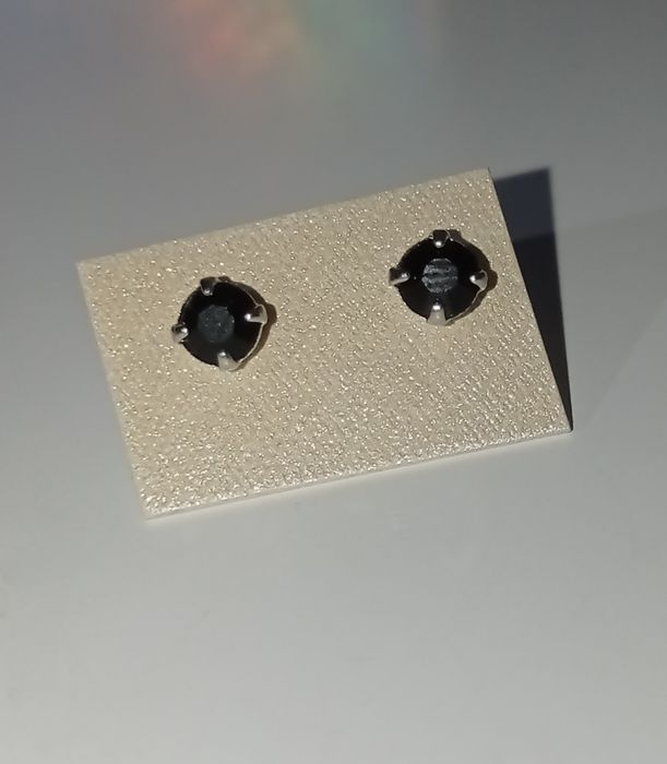 Nowe kolczyki srebrne czarne diamenciki ze stali nierdzewnej wkrętki