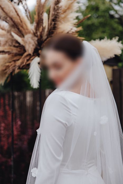 продам весільну сукню