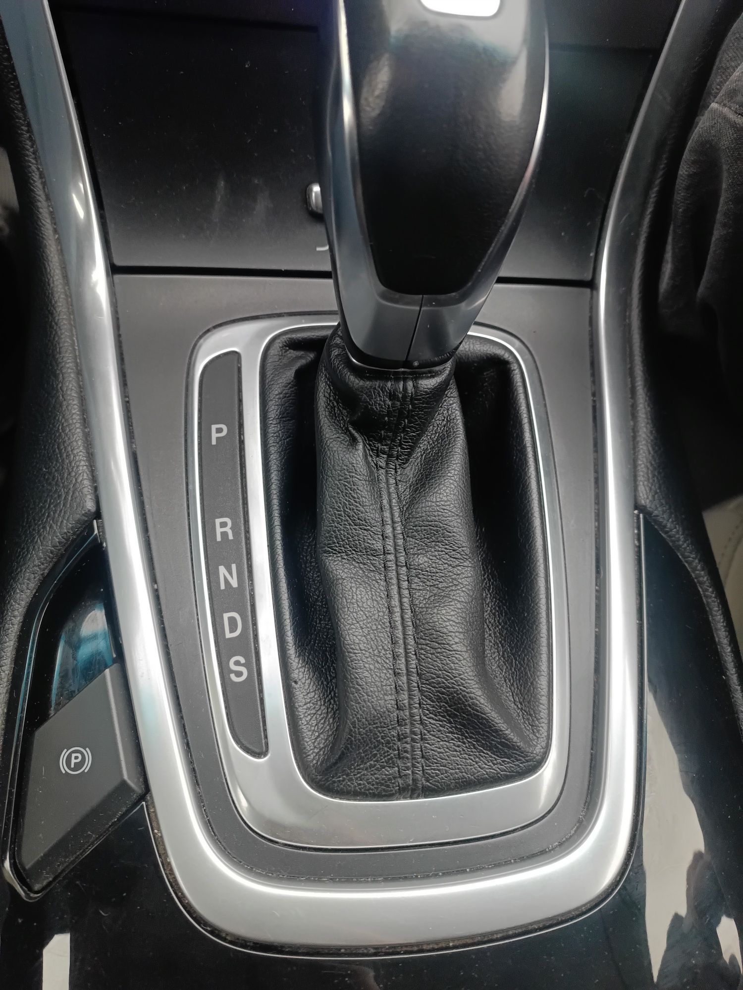 Продається авто FORD EDGE -2017 року-3,5 об'єм двигуна.