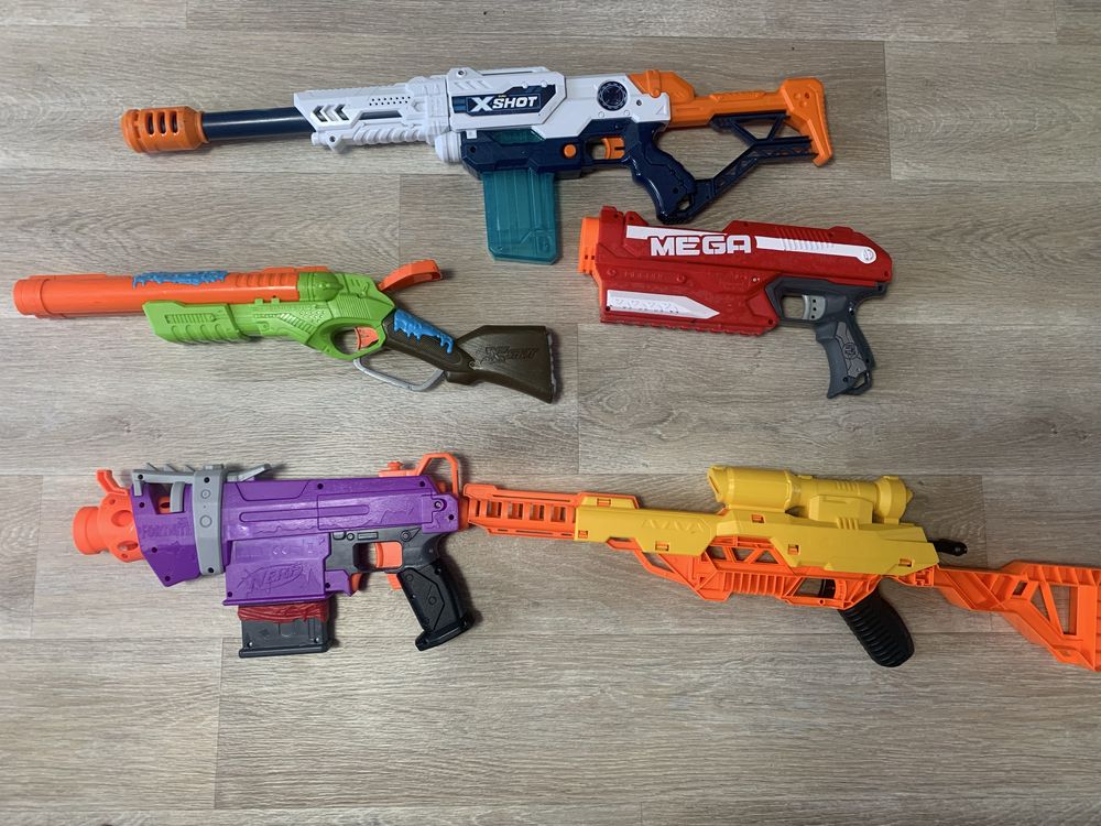Іграшки Nerf і X Shot