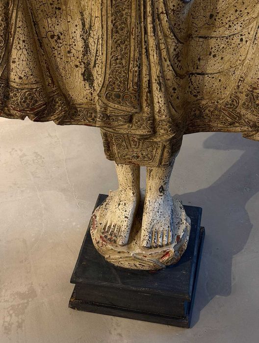 Estátua de Buda. Feita de madeira. Antigo.