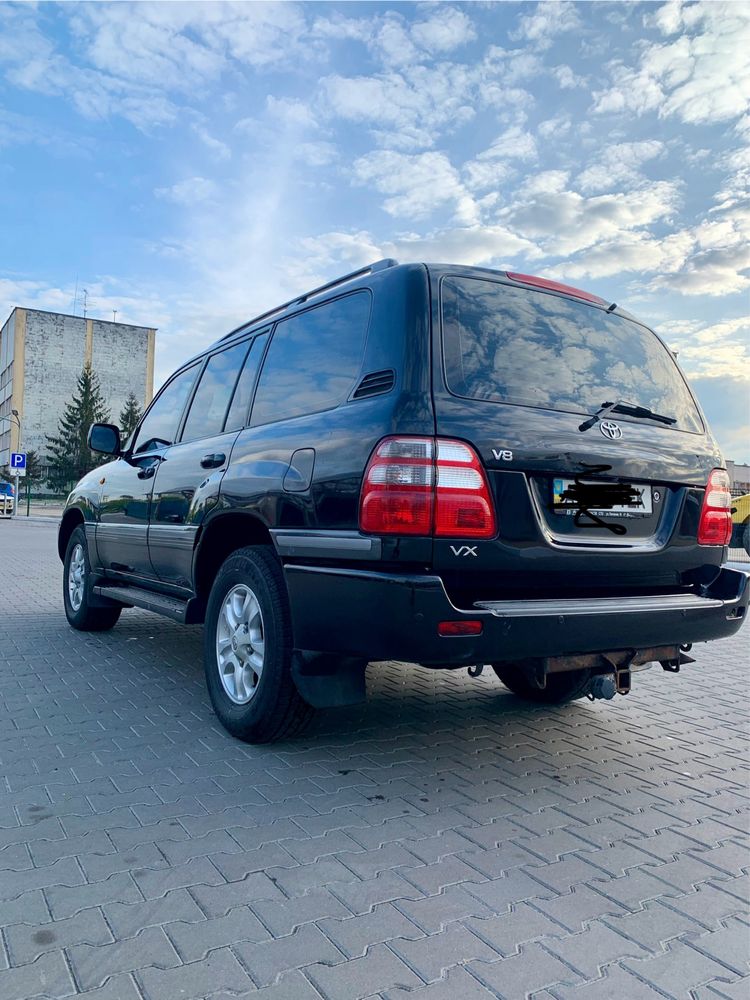 Продаж Toyota Land Cruiser 100