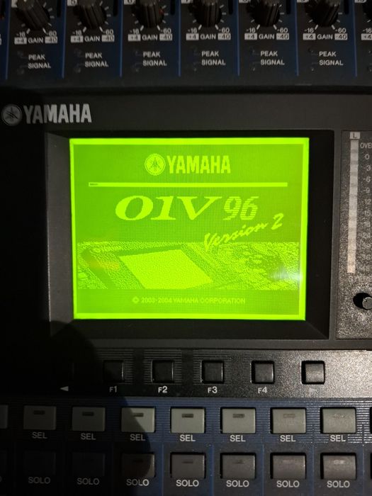 Mesa Mistura Yamaha 01v96 v.2