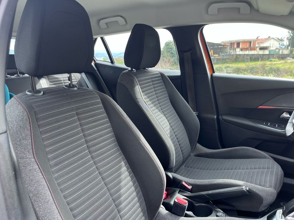Peugeot 2008 1.5 130 cv cx.auto de 2021!!