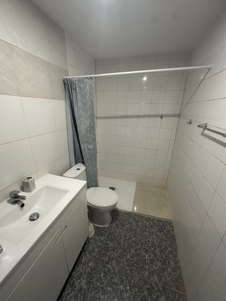 Quarto studio T0 para 1 ou 2 Pessoas! Proximo ao Shopping  Loures!