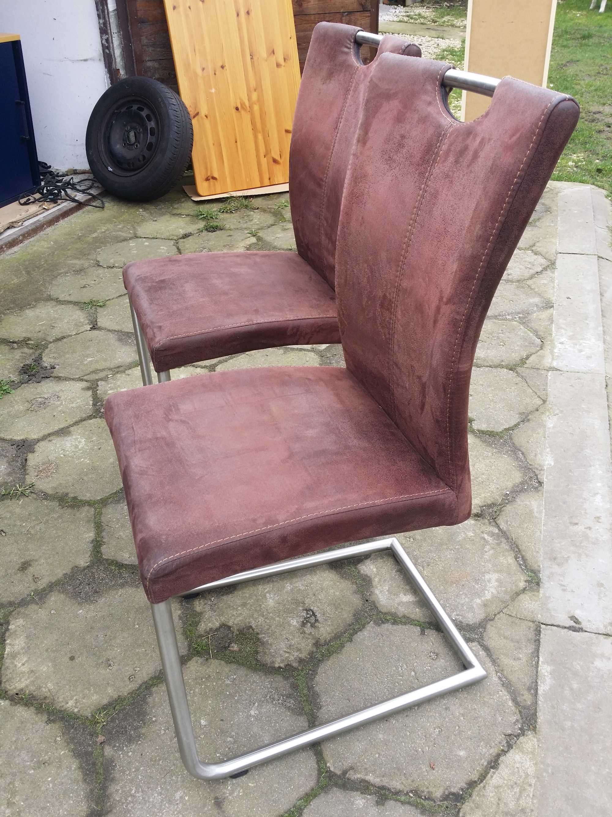 Wygodne nowoczesne  krzesła skórzane oraz eleganckie w starym stylu