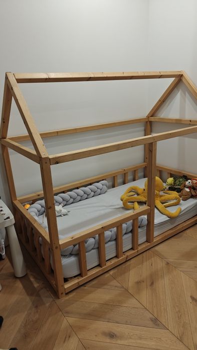 Łóżeczko domek z materacem