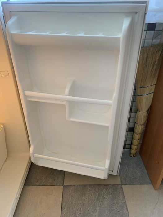 Продам маленький холодильник