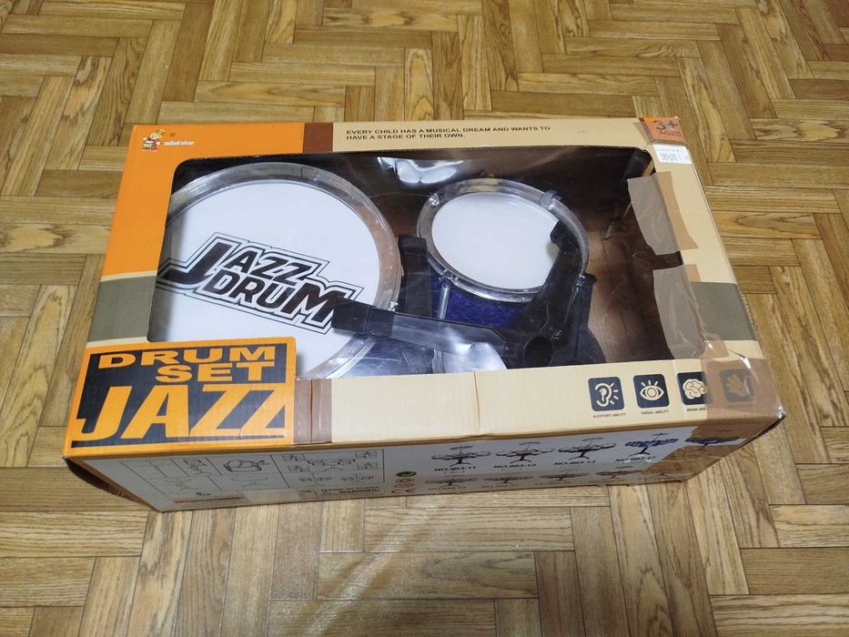 Барабанная установка детская.