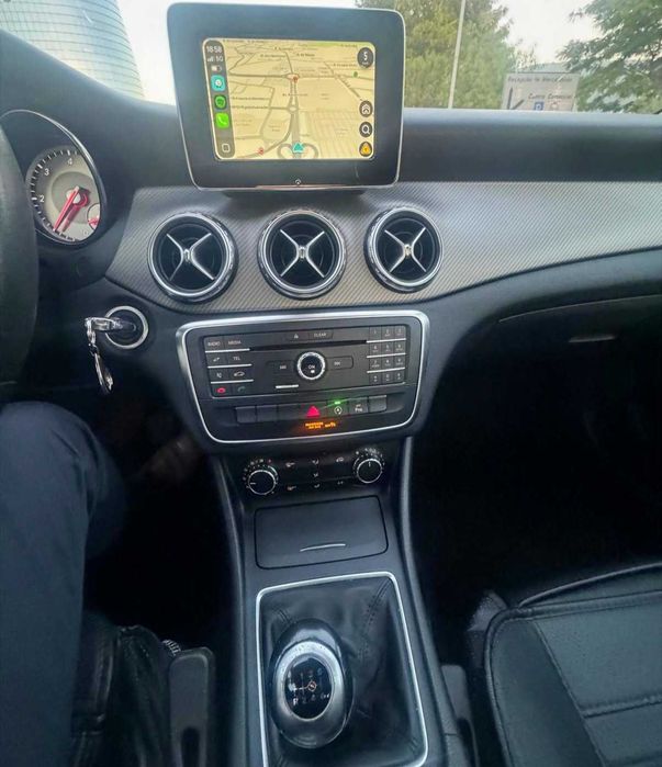 Mercedes-Benz GLA 180d - Negociável