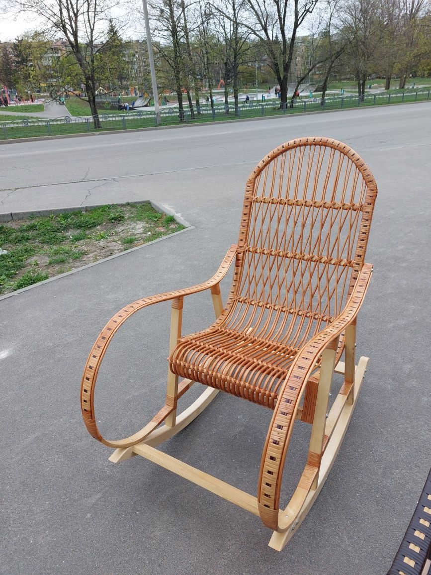 Кресло качалка из лозы