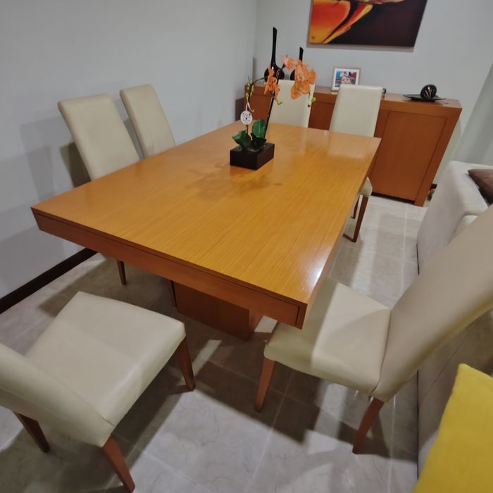 Mesa e Cadeiras Sala Cerejeira 1.80x1.20 extensível .2.30. 6 cadeiras