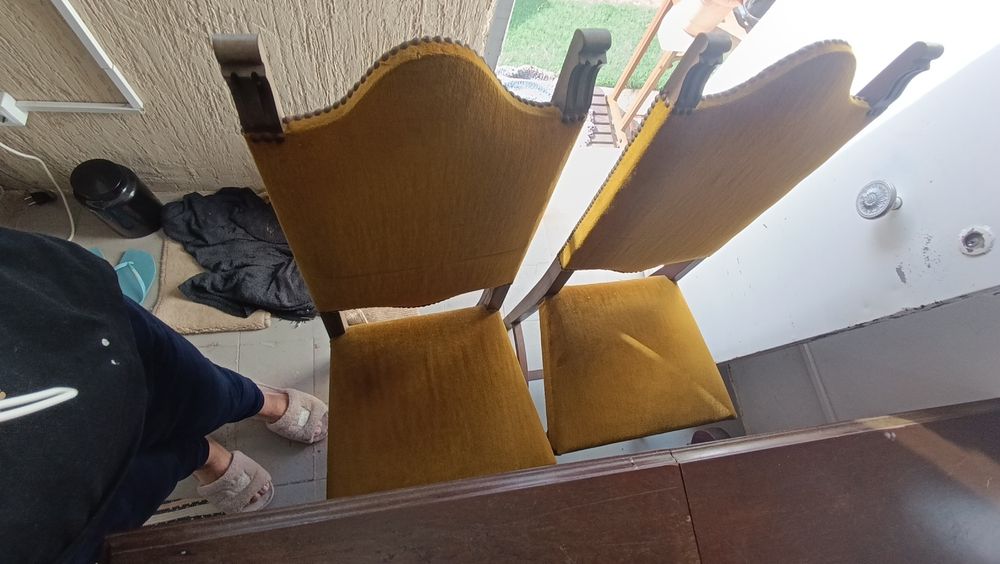 Mesa  de madeira trabalhada