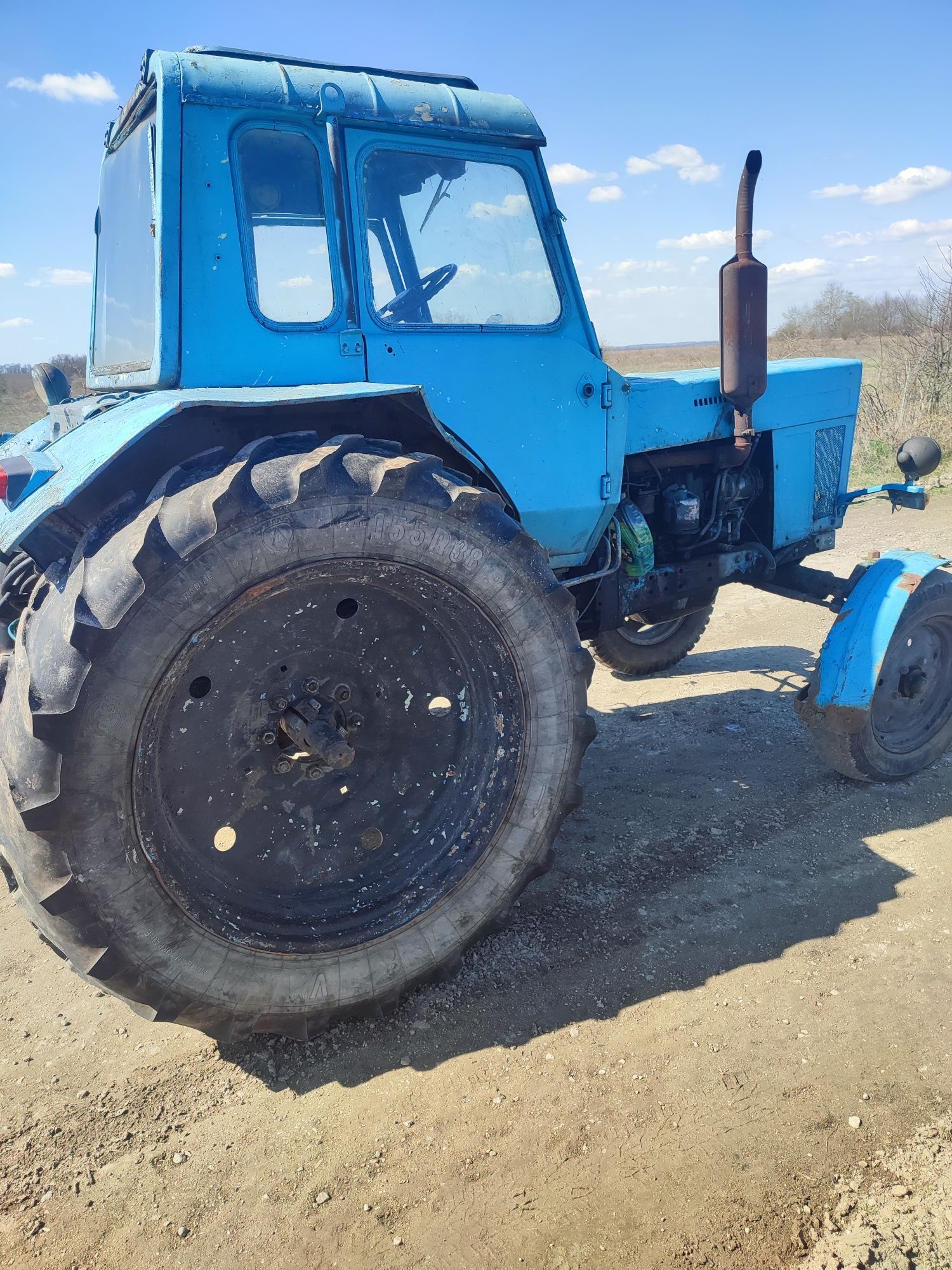 Продам трактор МТЗ 80 позапчастинах.