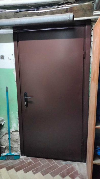 Продаж металевих дверей по всій теріторіі України. Доставка до дверей