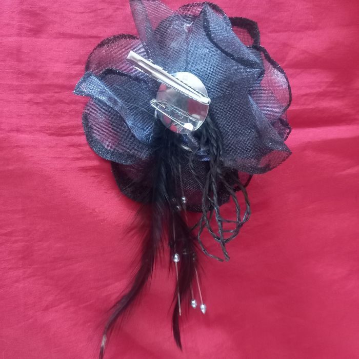 Брошка - зажим чорна троянда