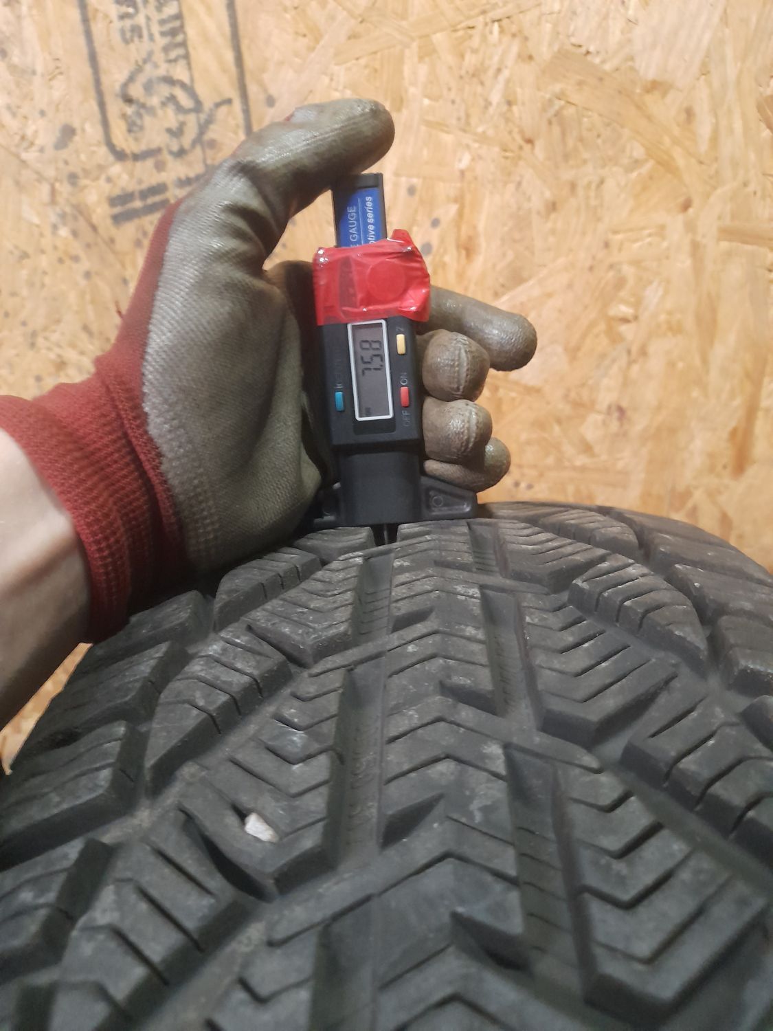 Шини Tigar Winter 205/55 R17 95V XL Б/У 7,5 мм
