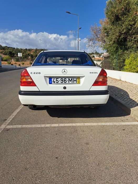 Vendo Mercedes Benz  C220 diesel em bom estado geralm