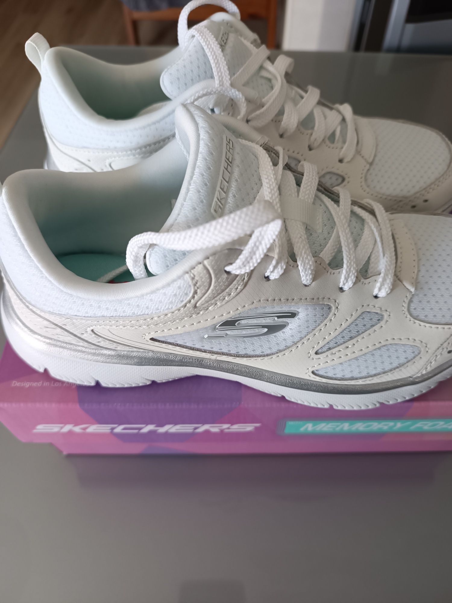 Tênis  Skechers (Novos)