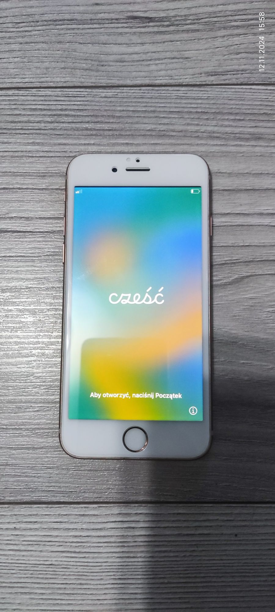Iphone 8 w idealnym stanie.