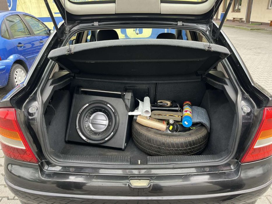 Sprzedaję samochód Opel Astra.