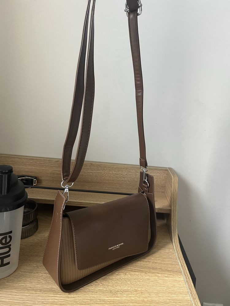 Minimalistyczna i stylowa torebka – użyta tylko 1 raz!