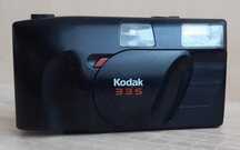 Aparat fotograficzny analogowy Kodak 335 z lat 90-tych