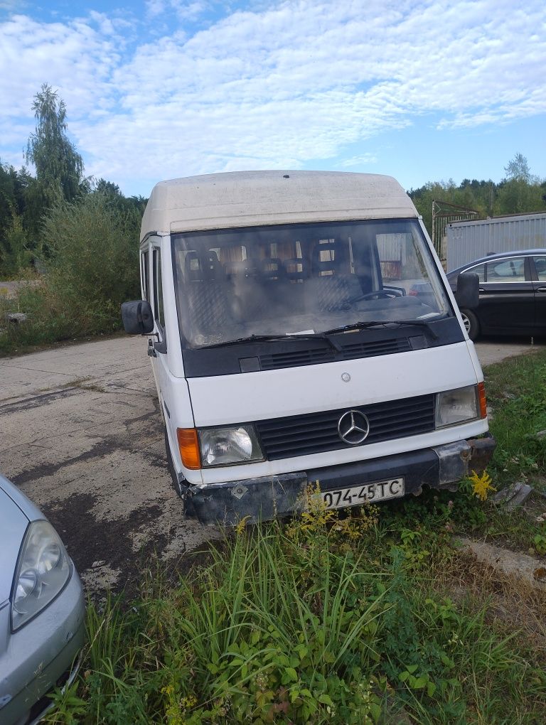 Продам бус пасажирський мерседес бенс100