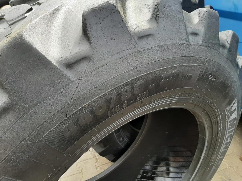 2x Opona używana przemysłowa 16.9-24 ; 440/80-28 MICHELIN 450zł W4376