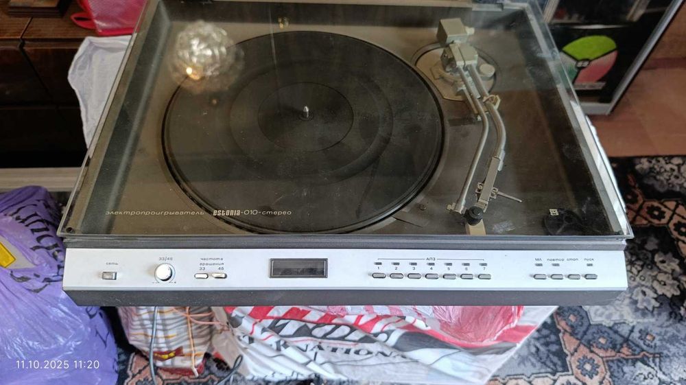 Електропрогравач (проиграватель пластинок) Estonia 010 Стерео