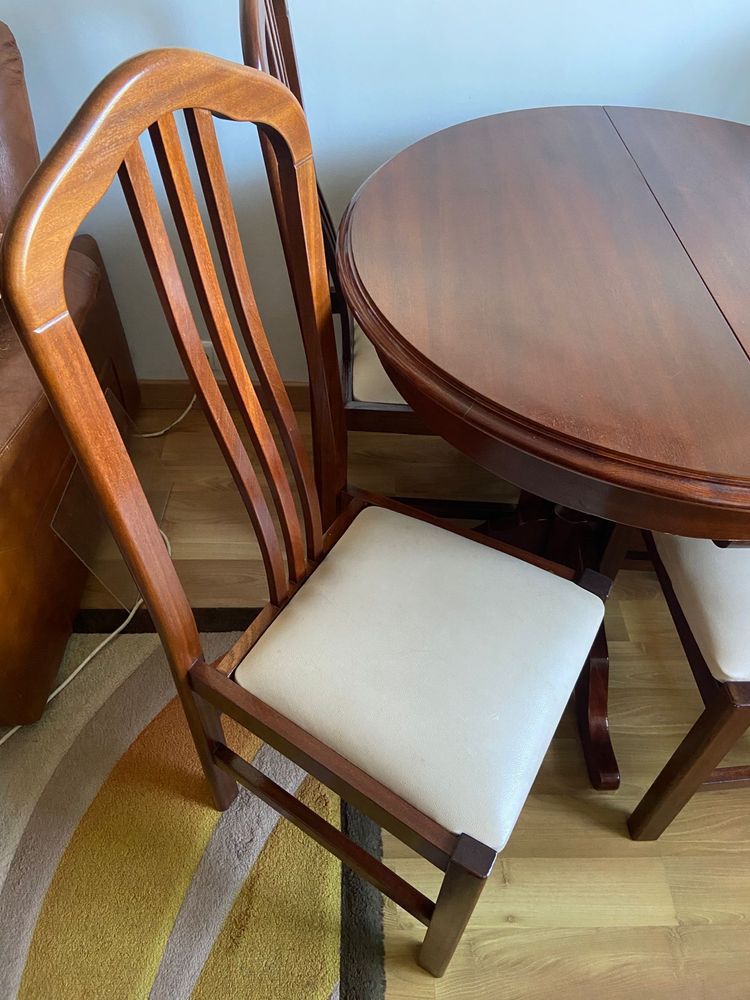 Conjunto mesa e 4 cadeiras