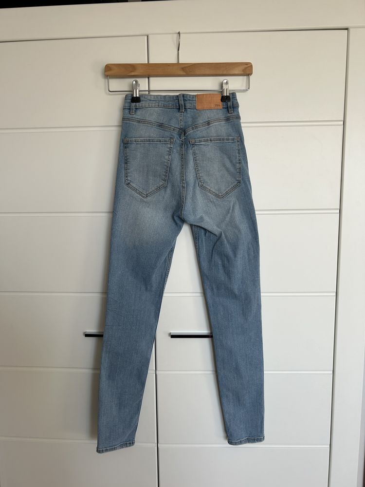 Jasnoniebieskie jeansy dżinsy z wysokim stanem second skin zara 34