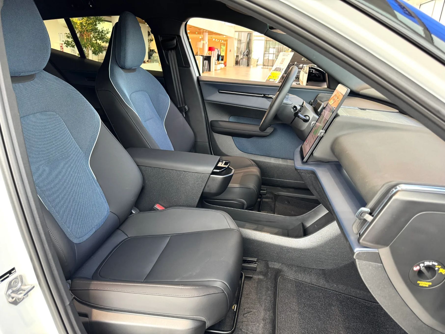 Volvo EX30 Single Motor Extended Range 272 KM CORE NOWY Dostępny od ręki