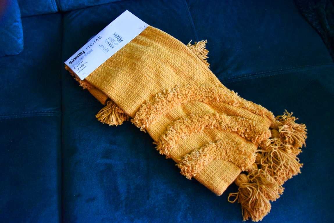 poszewka Sinsay na poduszkę musztardowa boho scandi.