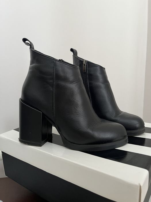 Осінні жіночі шкіряні черевики