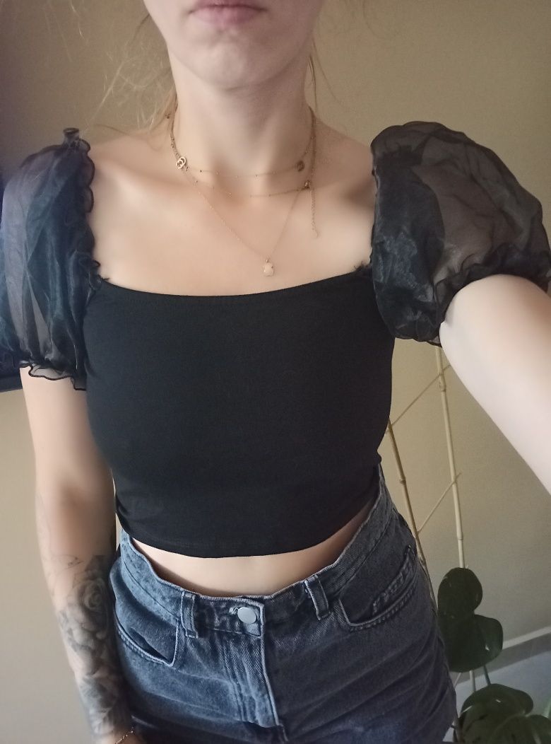 Czarny Crop top z bufiastymi tiulowymi rękawami