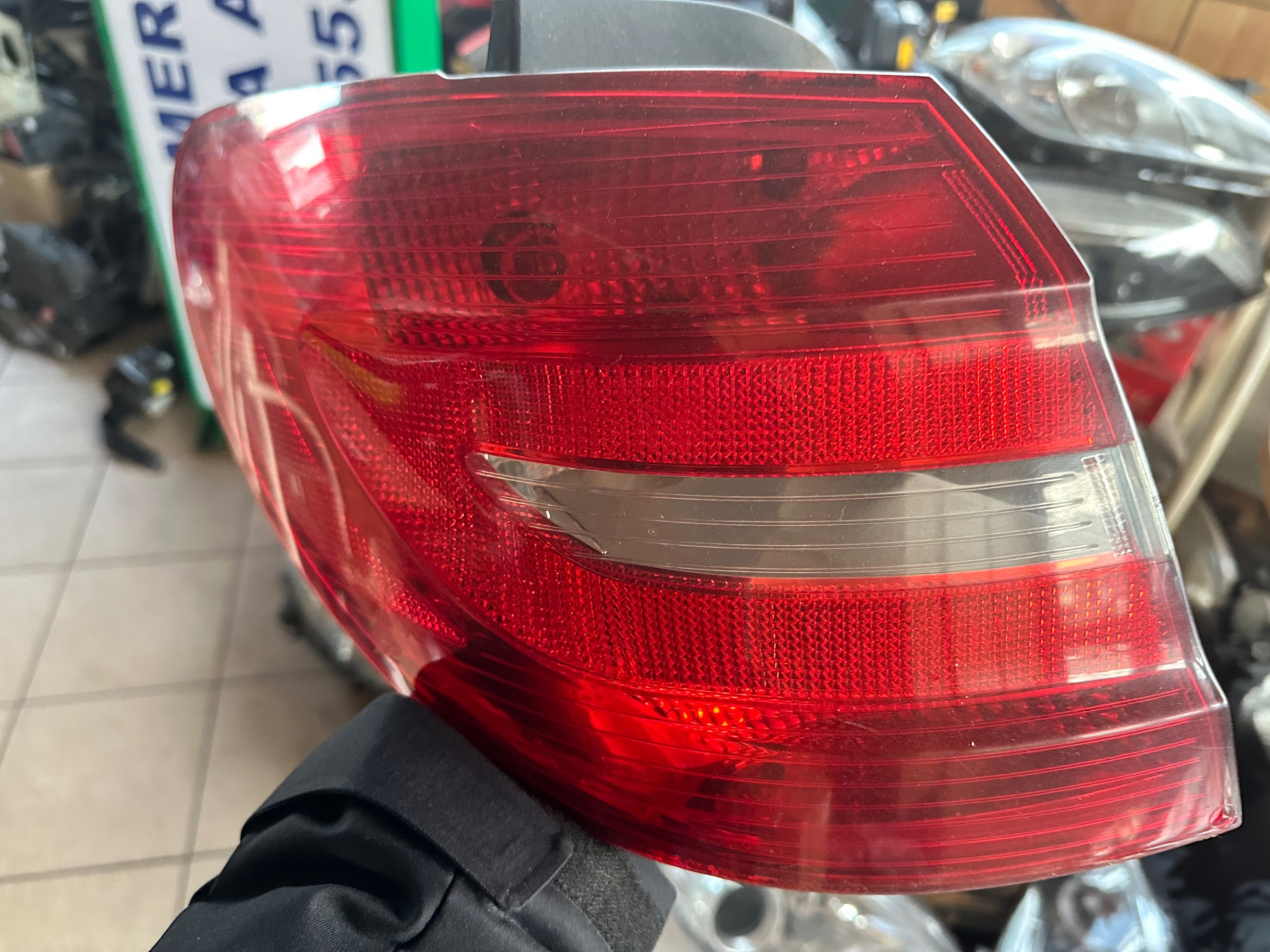 Mercedes b klasa w246 Lampa TYŁ TYLNA w Błotniku lewa części
