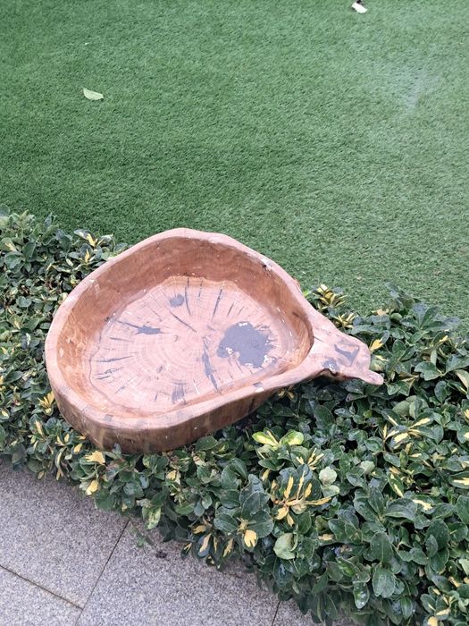 Mesa em Madeira macissa