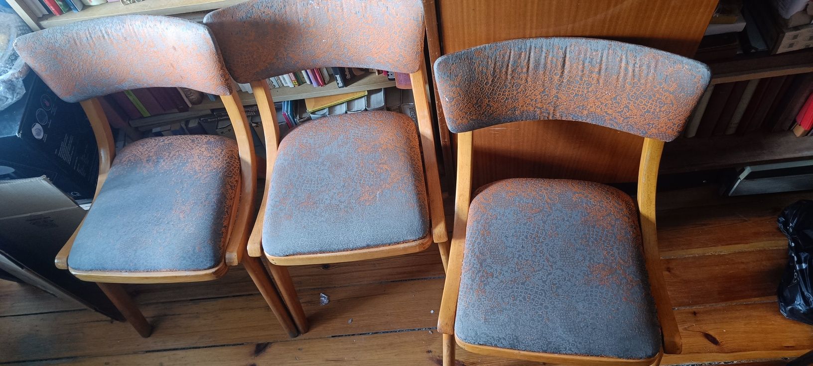 3 krzesła PRL skoczek typ A 5942 var