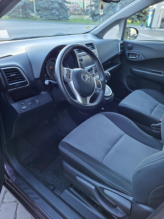 Продам свіжопригнану Toyota Verso S 2014p. Автомат.