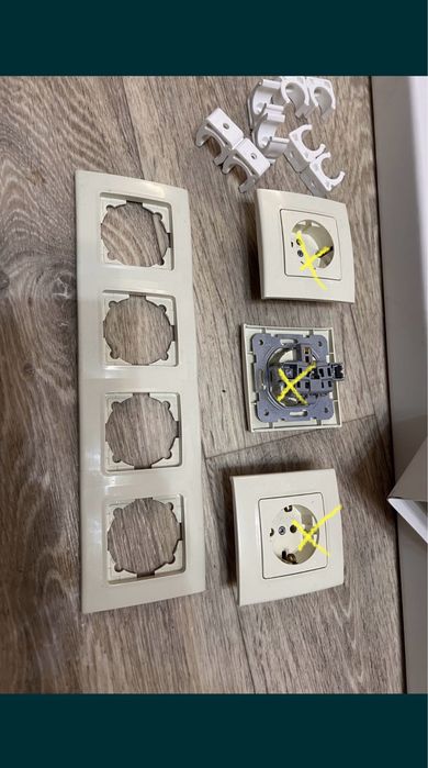 Кріплення для труб. Рамка Viko. Шланг. Насос