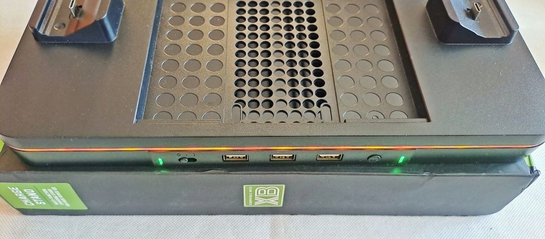 Podstawka chłodząca stacja ładująca pady Xbox Series x/s