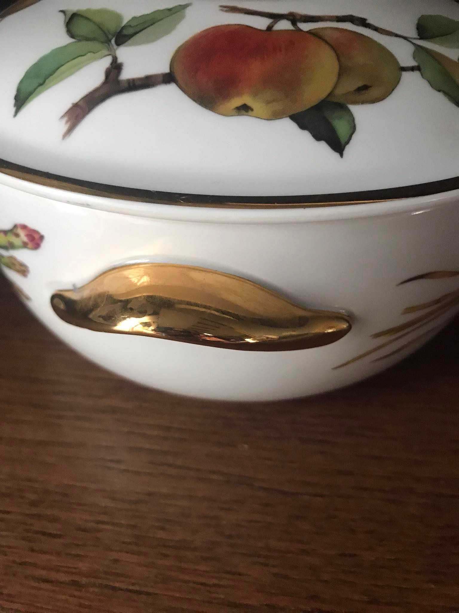 Porcelanowa waza Royal Worcester Evesham owoce