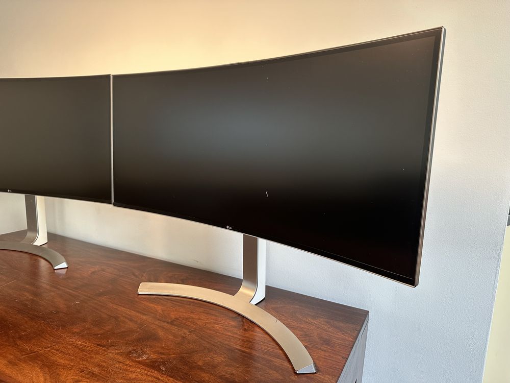 2x ultrapanoramiczne 34” monitory LG do pracy biurowej