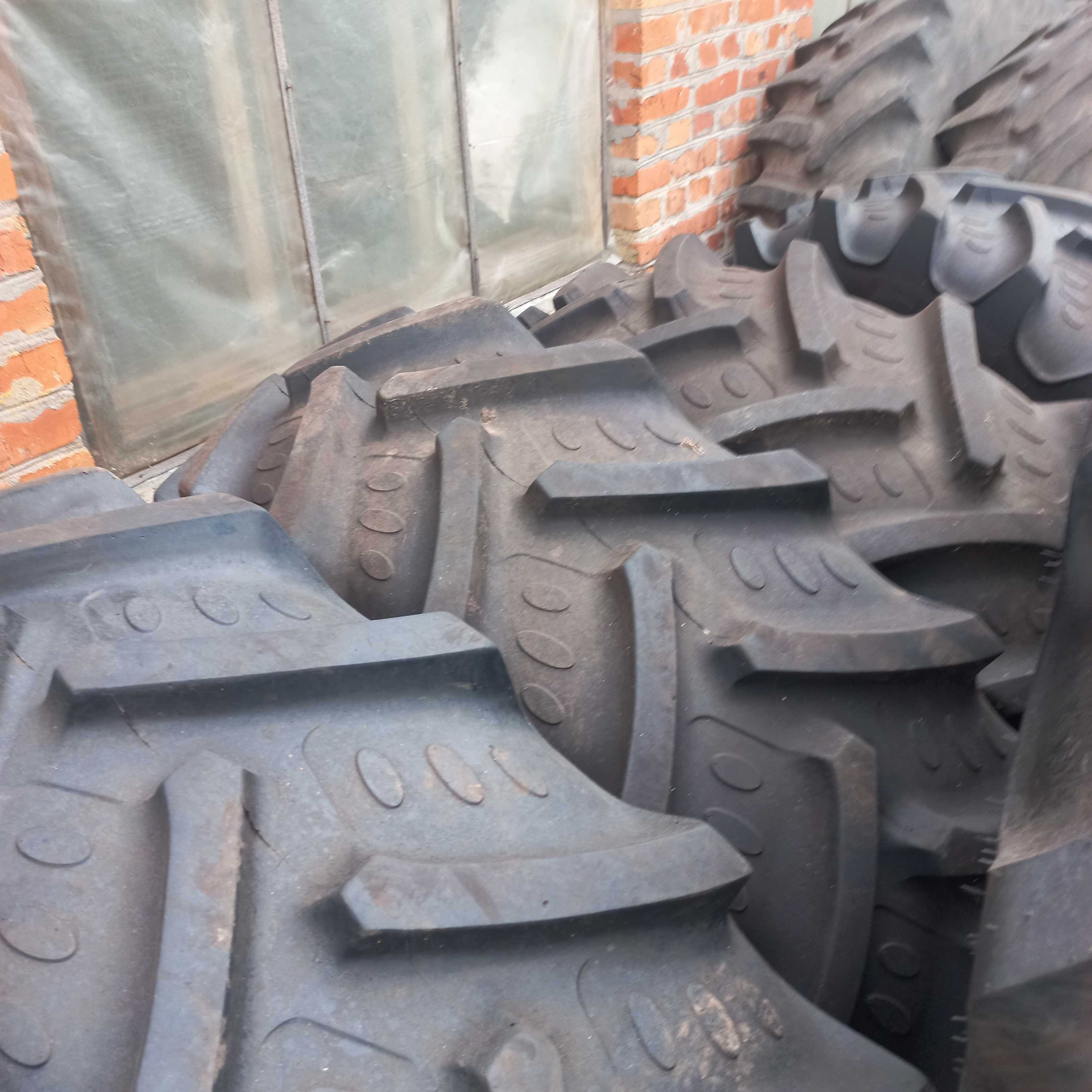 Шини -диски R-42 та R30 на трактор Case--New Holland