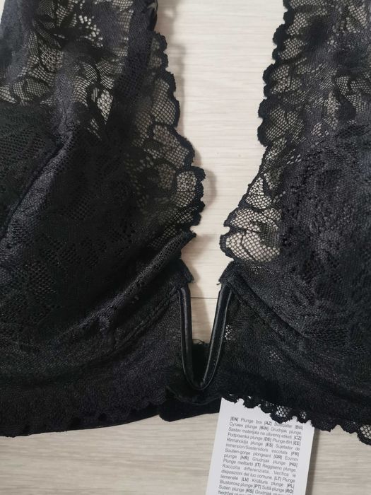 Nowy czarny biustonosz koronkowy 80 C